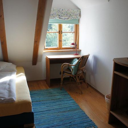 Hotel Schwarzer Adler Erlangen Pokoj fotografie