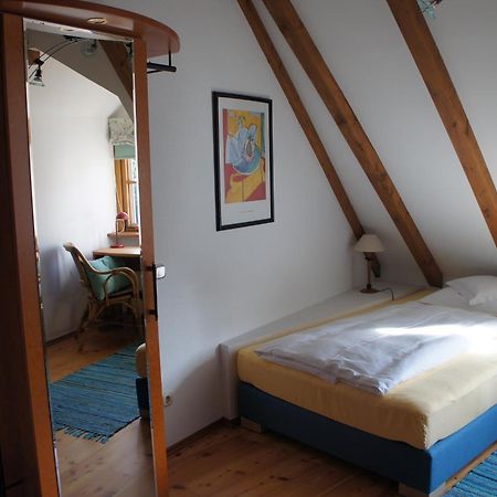 Hotel Schwarzer Adler Erlangen Pokoj fotografie