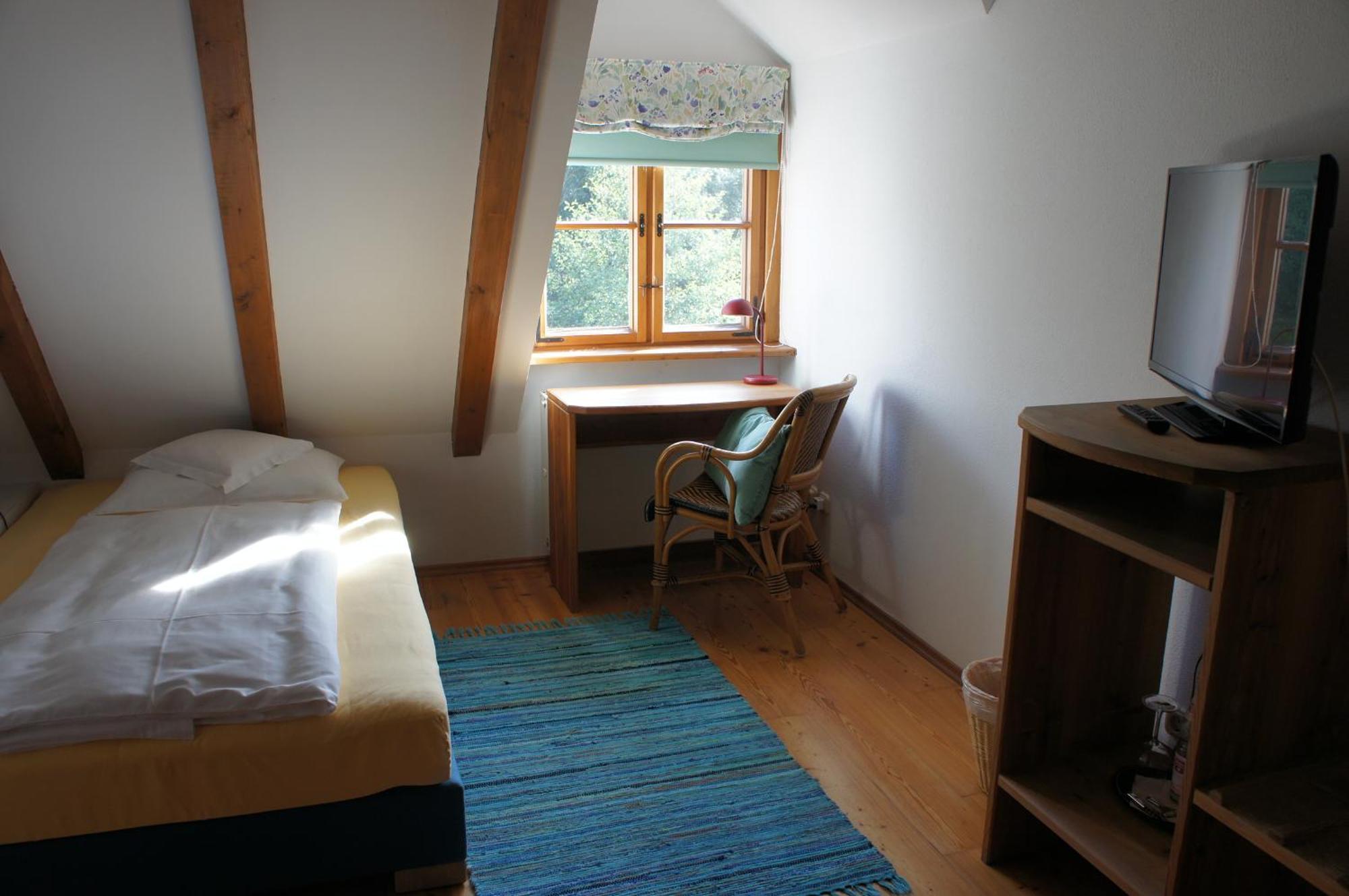 Hotel Schwarzer Adler Erlangen Pokoj fotografie