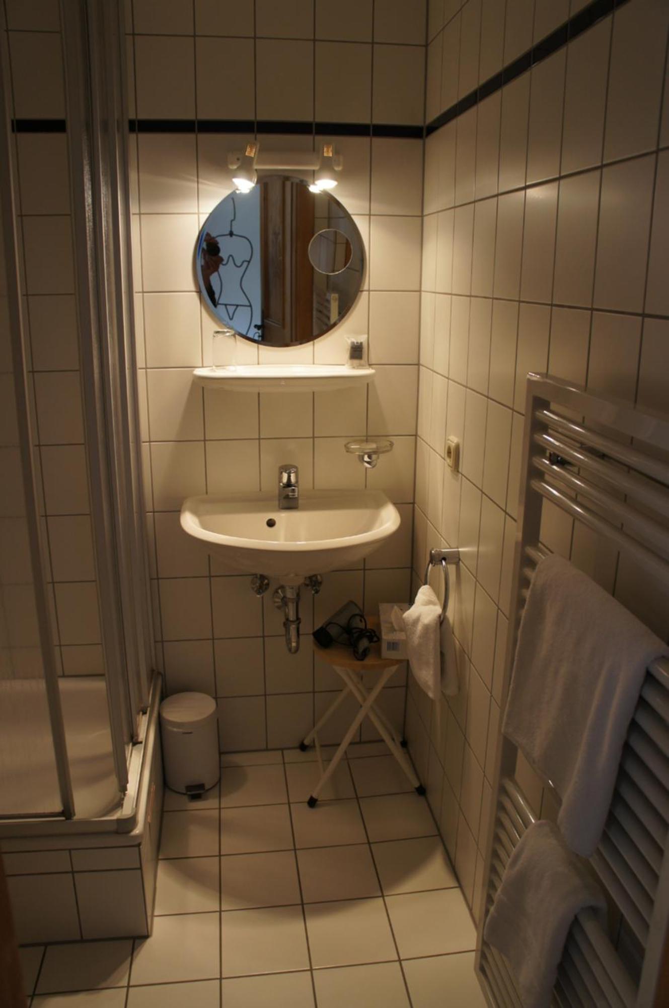 Hotel Schwarzer Adler Erlangen Pokoj fotografie