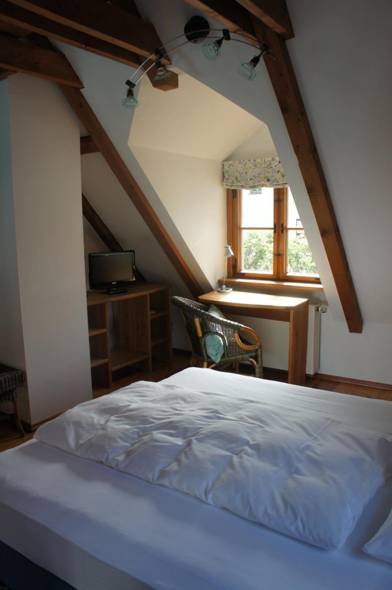 Hotel Schwarzer Adler Erlangen Pokoj fotografie