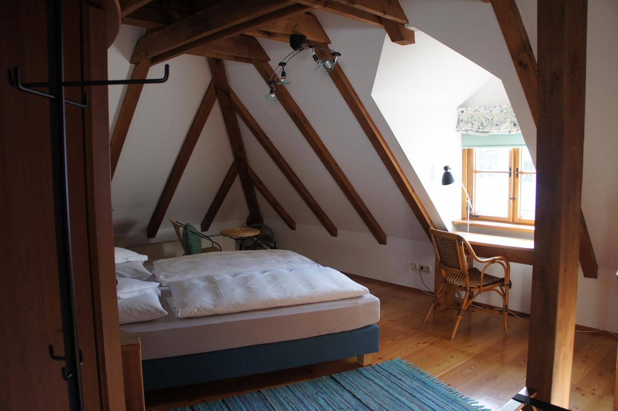 Hotel Schwarzer Adler Erlangen Pokoj fotografie