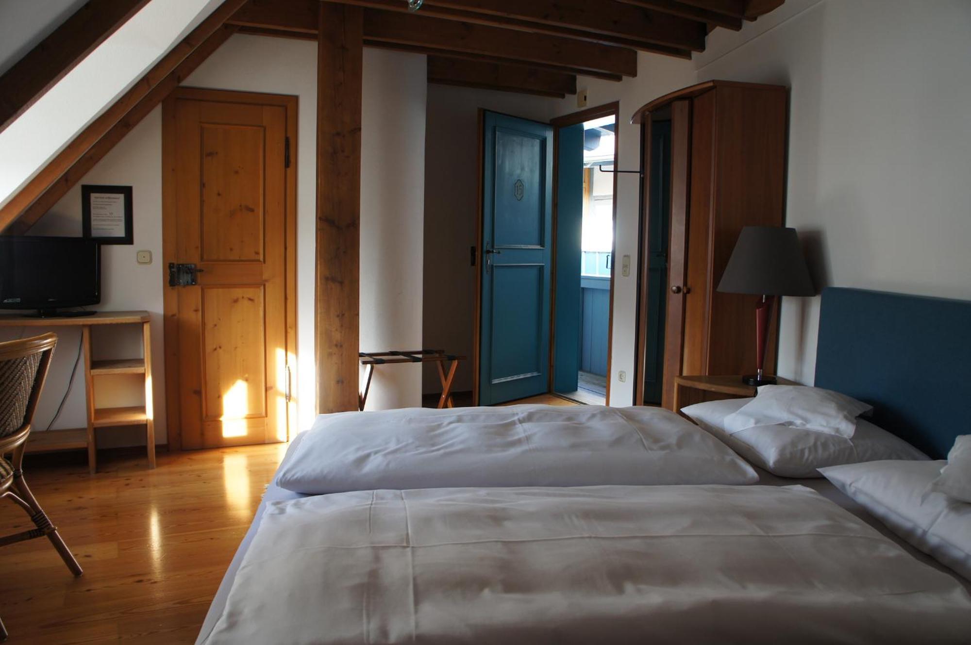 Hotel Schwarzer Adler Erlangen Pokoj fotografie